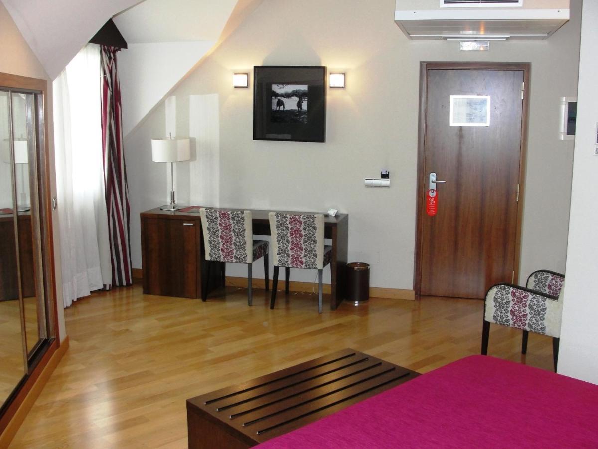 Hotel Fc Villalba Collado Villalba Eksteriør bilde